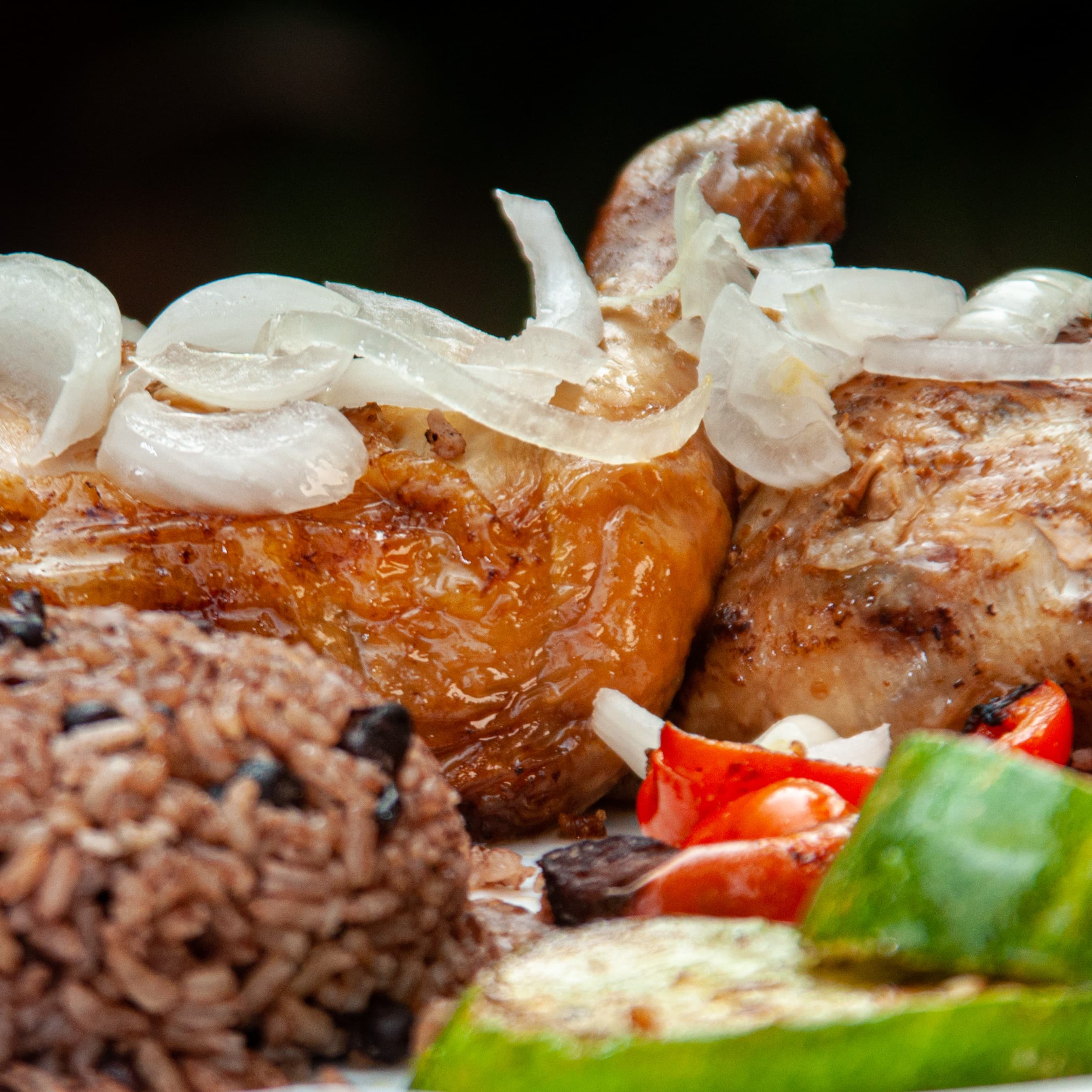 Pollo Asado + 2 guarniciones