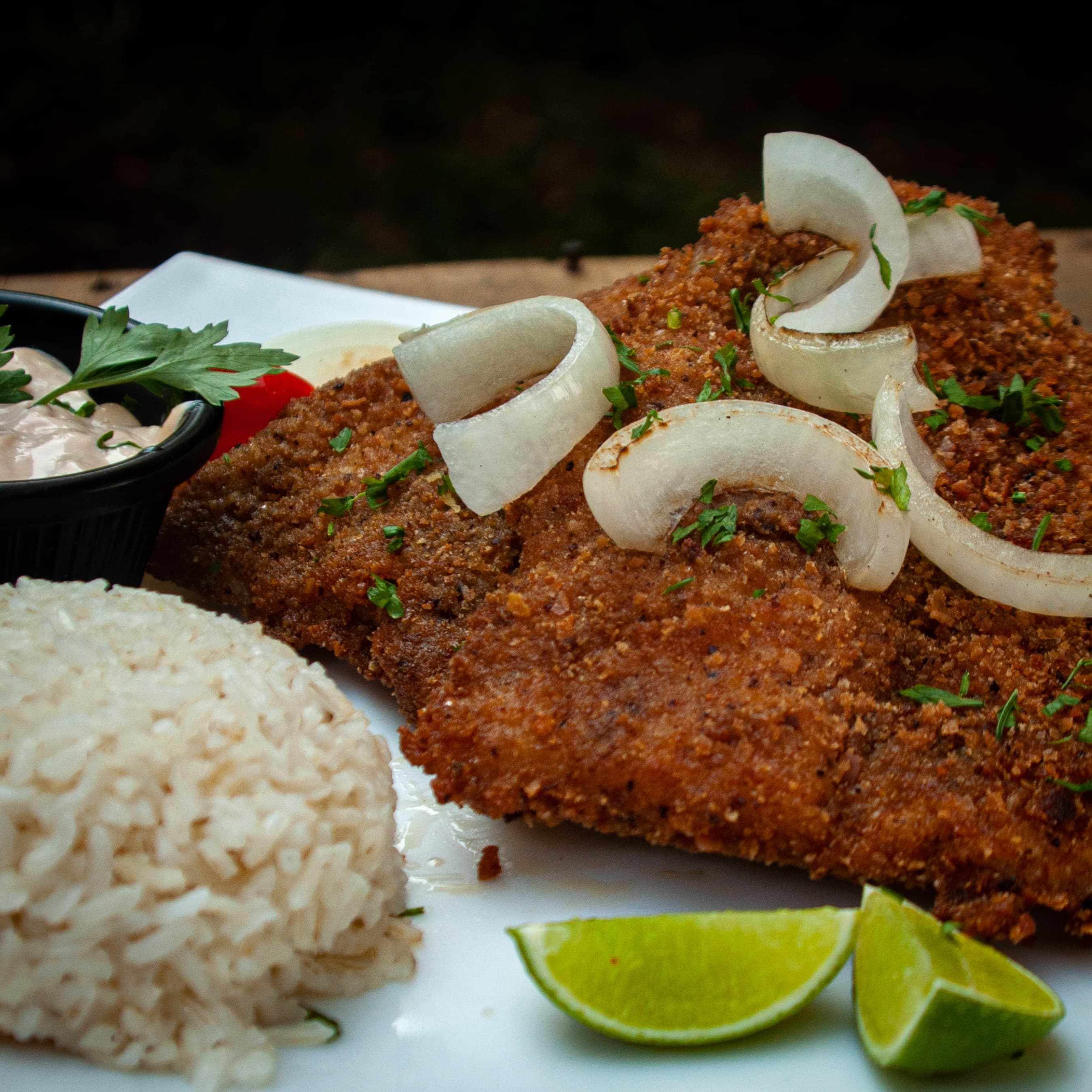 Filete de Pescado Empanado + 2 guarniciones